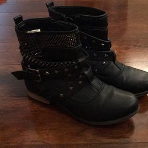 Wanted black short boots